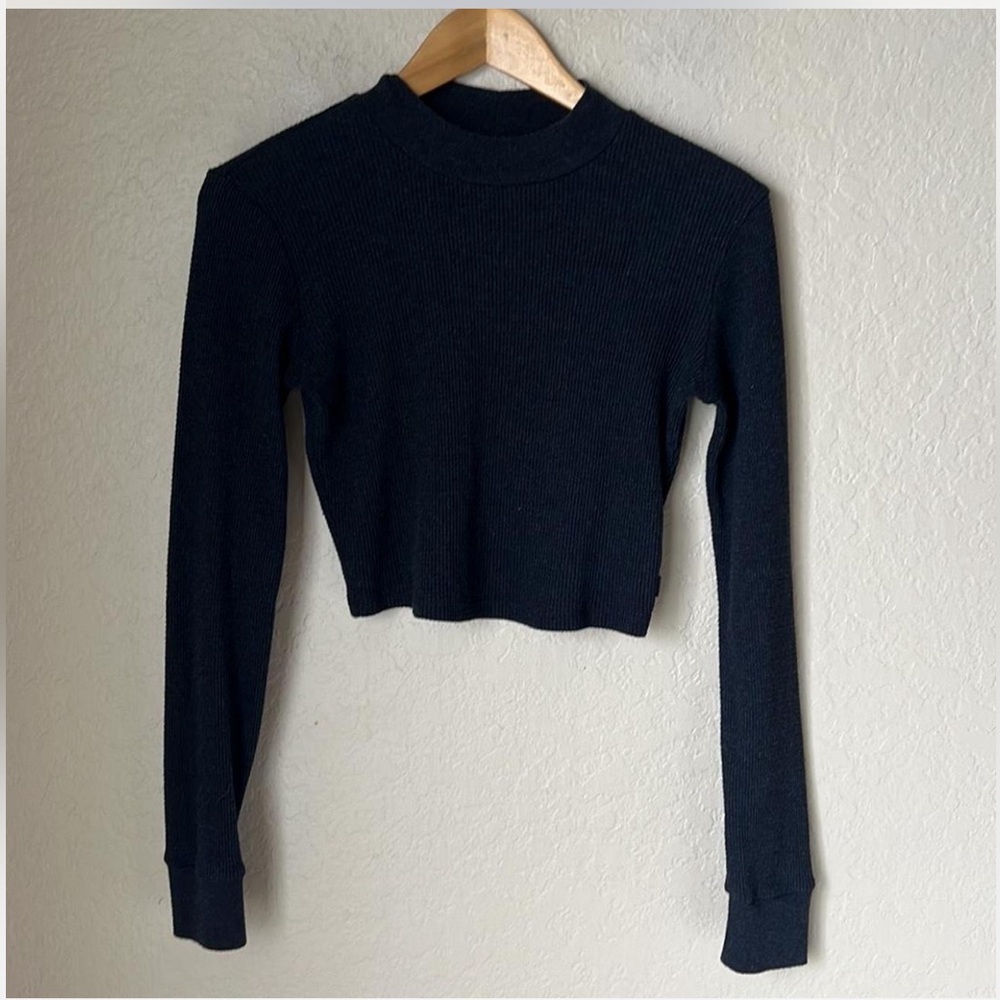 TNA Aritzia cropped top